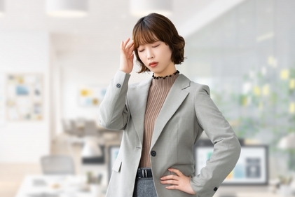 落ち込む女性